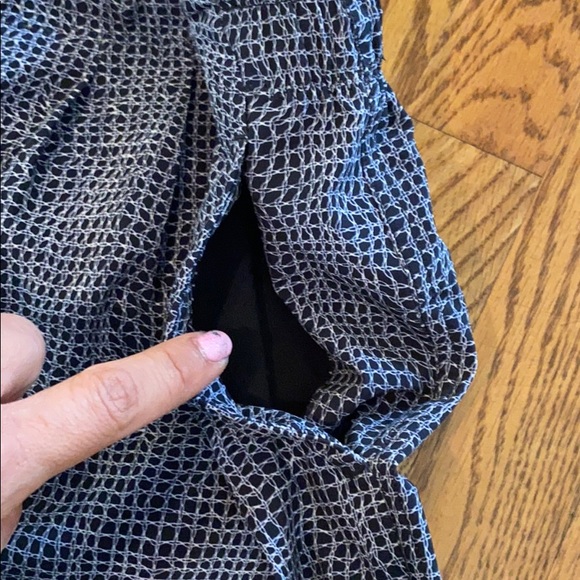 Lululemon size 10 shorts - Picture 3 of 7